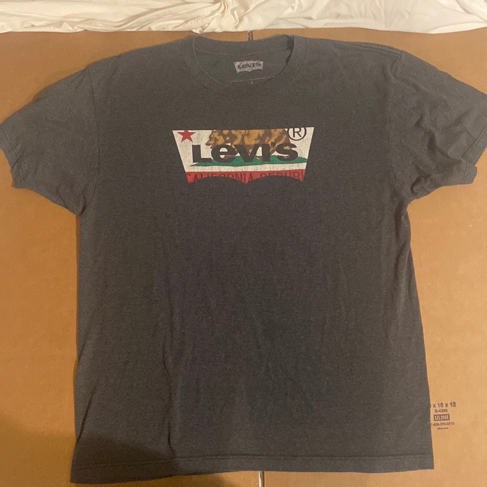 Levi t-shirt